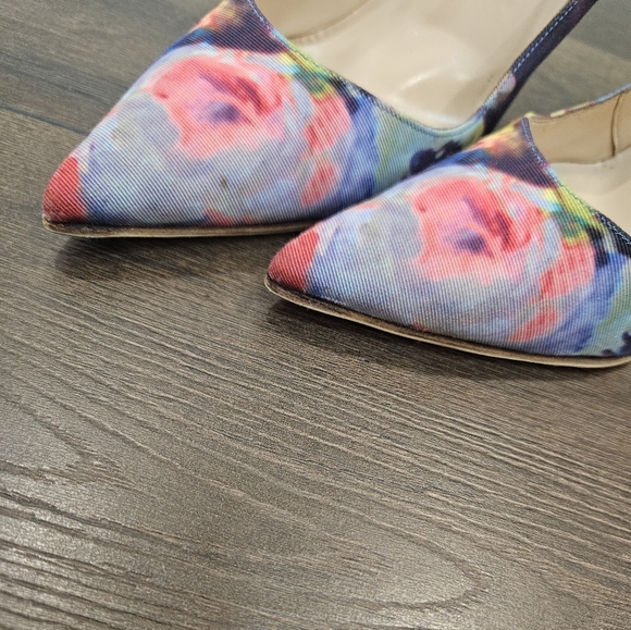 Manolo Blahnik Multicolor Floral Printed Fabric BB 105 Pump-39 1/2 - Picture 11 of 15